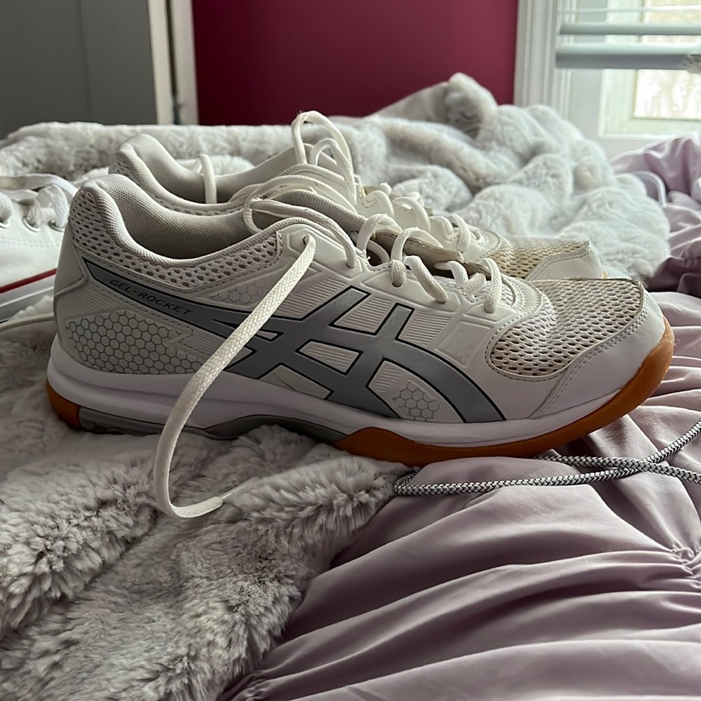 Women’s volleyball sneakers